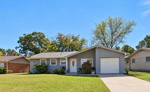 8829 Easley St, White Settlement, TX, 76108-1014 | Card Image