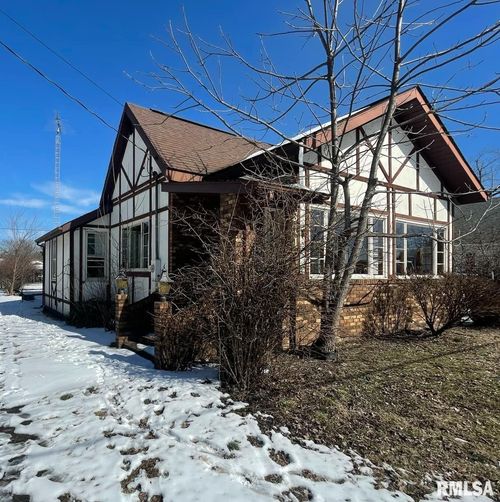 311 W Helen Ave, Christopher, IL, 62822-1021 | Card Image