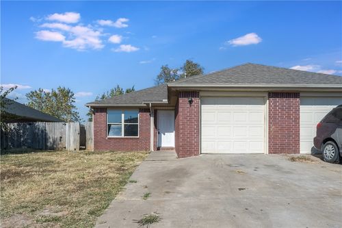 322 E Southern Trace Dr, Rogers, AR, 72758-8528 | Card Image