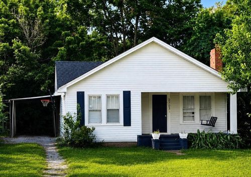2703 Hatch Blvd, Sheffield, AL, 35660-3153 | Card Image