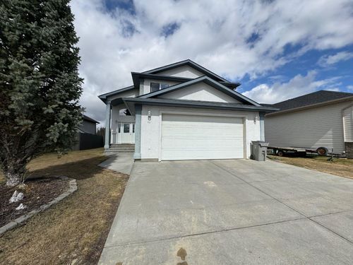 10 Park Point, Home with 5 bedrooms, 3 bathrooms and 4 parking in Whitecourt AB | Card Image