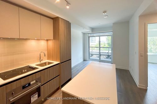 d-325-8 Beverley Glen Blvd, Thornhill, ON, L4J7V1 | Card Image