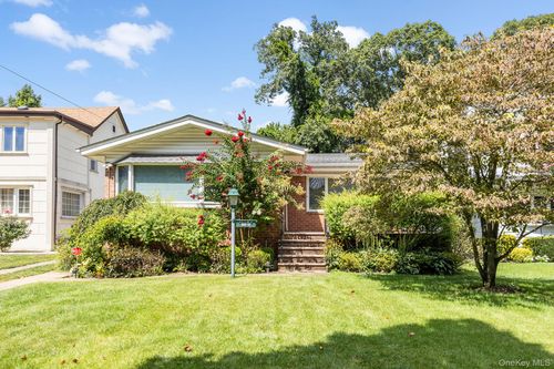 19611 Mclaughlin Ave, Hollis, NY, 11423-1215 | Card Image