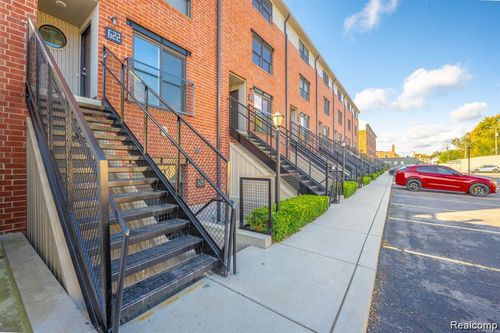 622 W 11 Mile Rd, Royal Oak, MI, 48067-2202 | Card Image