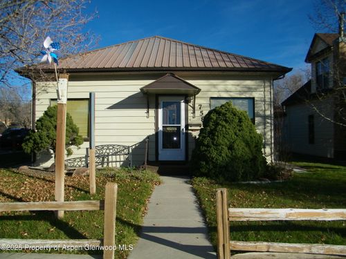 758 Railroad Ave, Rifle, CO, 81650-3552 | Card Image