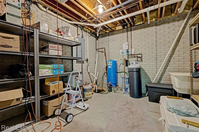 Mechanical/storage room | Image 43