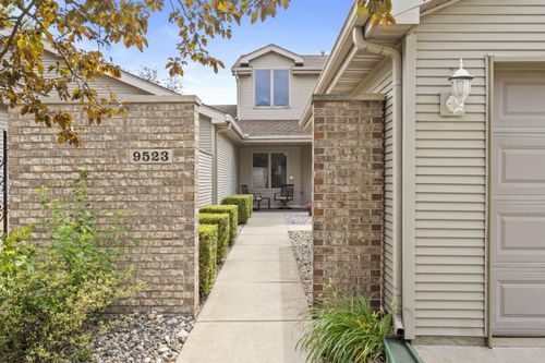 9523 Crown Commons Dr, Crown Point, IN, 46307 | Card Image
