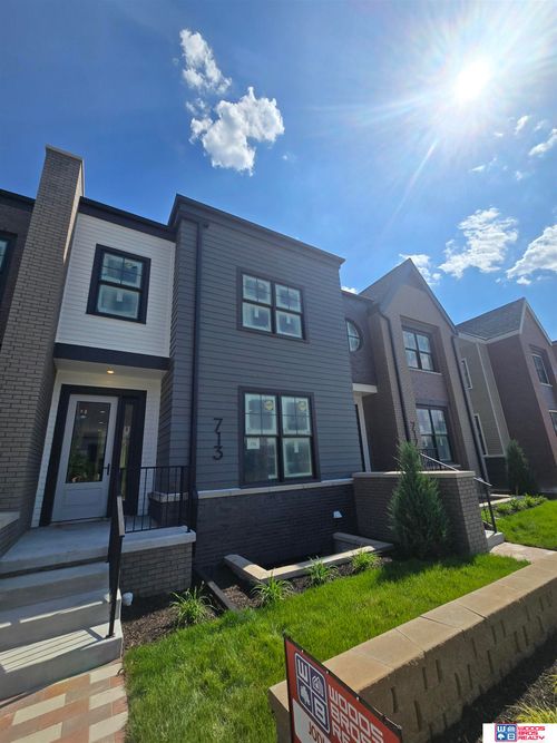 713 Blue Sage Blvd, Lincoln, NE, 68521-6645 | Card Image