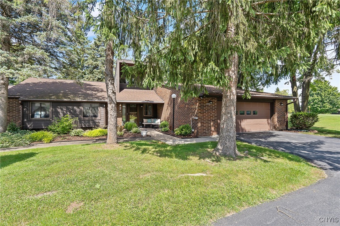 Fairway Cir, Baldwinsville, NY 13027