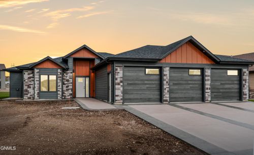 407 Flint Dr, Bismarck, ND, 58503-5728 | Card Image