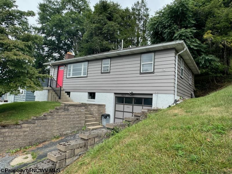 Coleman Ave, Fairmont, WV 26554