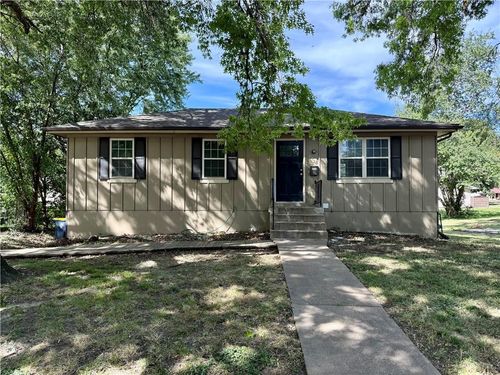 7718 90th Ter, Kansas City, MO, 64138-4019 | Card Image