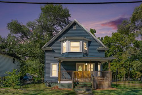 132 Middle St, Three Rivers, MI, 49093-1646 | Card Image