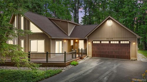 9210 High Rd, Roscommon, MI, 48653-8892 | Card Image