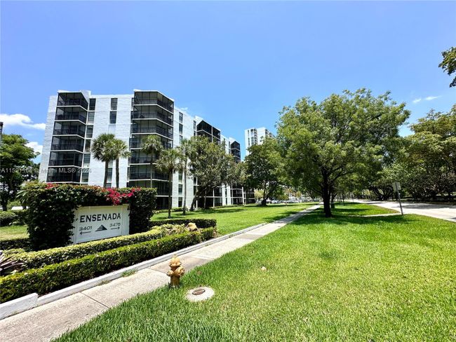 412 - 3475 N Country Club Dr, Condo with 1 bedrooms, 2 bathrooms and null parking in Aventura FL | Image 1