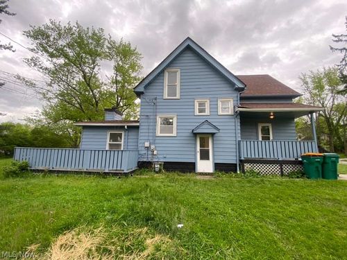 15413 Raymond St, Maple Heights, OH, 44137-1137 | Card Image