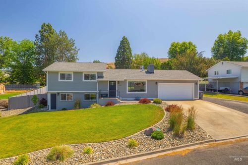 3233 Meadowlark Dr, Lewiston, ID, 83501-8606 | Card Image