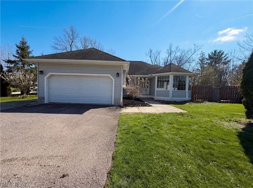 7049 Woodland Ave, Chagrin Falls, OH, 44023-3640 | Card Image