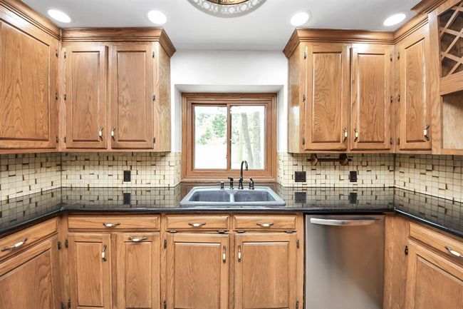 Deep double sink. | Image 17