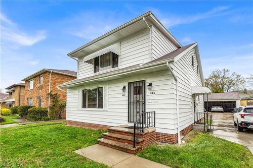 927 E 216th St, Euclid, OH, 44119-2421 | Card Image