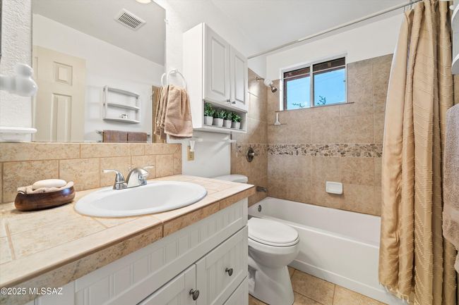 16-Bathroom | Image 10