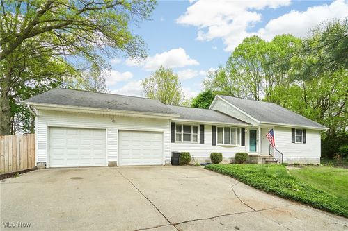 2940 Robin Hill Ln, Mogadore, OH, 44260-9733 | Card Image