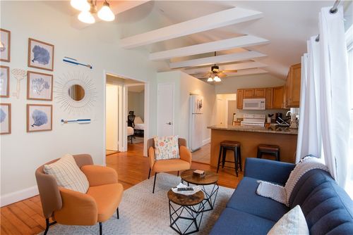 391 Aquidneck Ave, Middletown, RI, 02842-5616 | Card Image