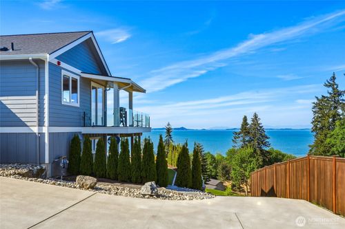 1018 Clear Morning Ln, Camano Island, WA, 98282-8890 | Card Image