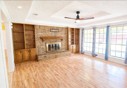 925 Shell Ln, Lancaster, TX, 75146-2233 | Card Image