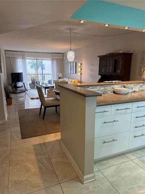 apt-303c-5300 Ne 24th Ter, Fort Lauderdale, FL, 33308-3934 | Card Image