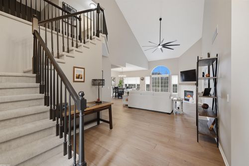 2747 Castlemartin Ct, Oakland Twp, MI, 48306-4906 | Card Image