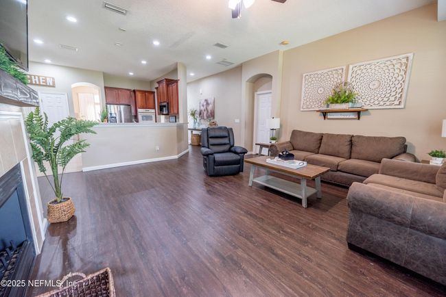 11760 Huckleberry Trl E, House other with 4 bedrooms, 2 bathrooms and null parking in MACCLENNY FL | Image 16