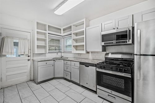 2802 Dancy St, Austin, TX, 78722-2318 | Card Image