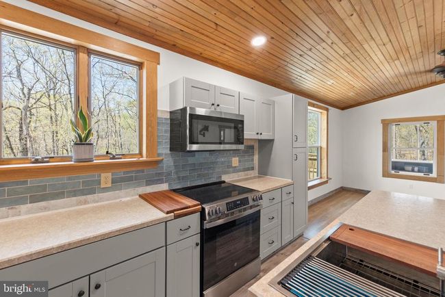 275 Oak Forest Ln, House other with 2 bedrooms, 2 bathrooms and null parking in BERKELEY SPRINGS WV | Image 17