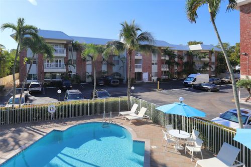 apt-b205-2424 Se 17th St, Fort Lauderdale, FL, 33316-3115 | Card Image