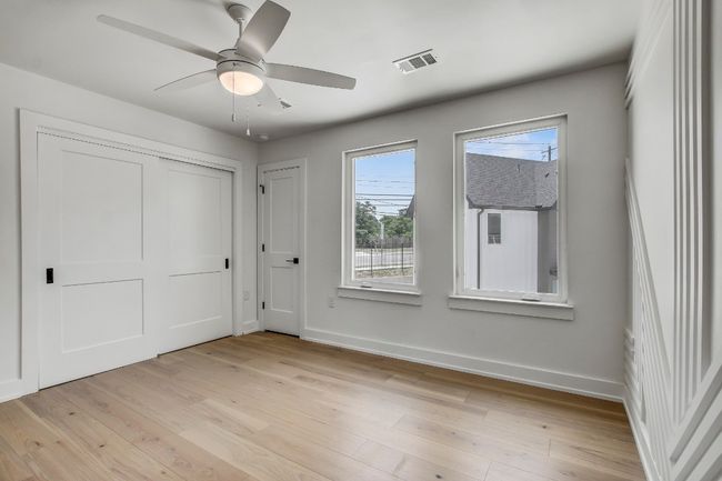Unfurnished bedroom featuring baseboards, light wood finished floors, a ceiling fan, and a closet | Image 8