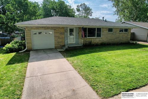 2000 E Manor Dr, Lincoln, NE, 68506-2207 | Card Image