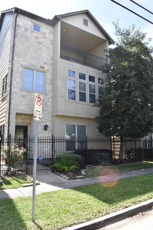 2922 Leeland Street, Houston, TX, 77003 | Card Image