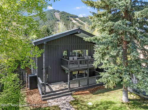 662 E Hansen Ave, Jackson, WY, 83001-8789 | Card Image