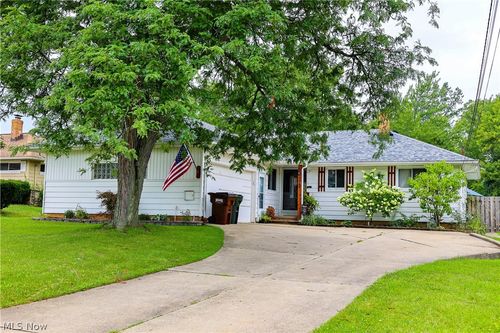 7580 Hoertz Rd, Parma, OH, 44134-6462 | Card Image