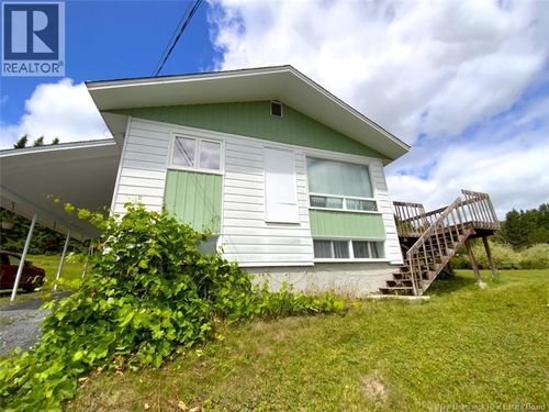 1463 Rue St François, House with 3 bedrooms, 2 bathrooms and null parking in Edmundston NB | Card Image
