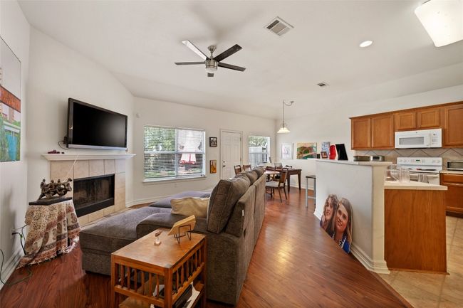 B - 1002 Castile Rd, Home with 3 bedrooms, 2 bathrooms and 3 parking in Austin TX | Image 11