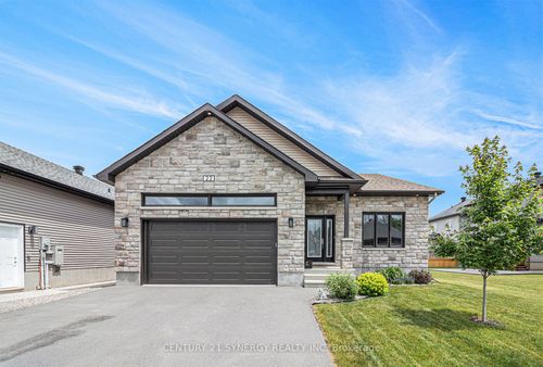 22 Richer St, North Stormont, ON, K0A1R0 | Card Image