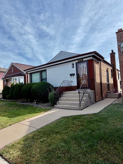 6215 S Monitor Ave, CHICAGO, IL, 60638-4415 | Card Image