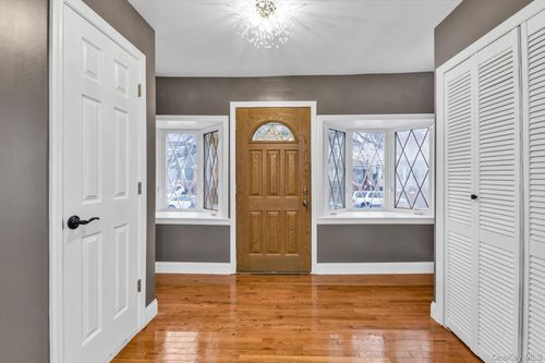 9342 204th Street, New York, NY, 11423 | Card Image