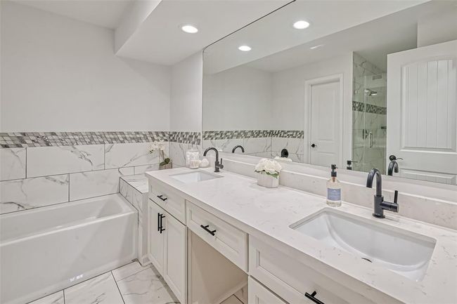 APT-1002 - 3350 Mccue Rd, Condo with 2 bedrooms, 2 bathrooms and 2 parking in Houston TX | Image 12