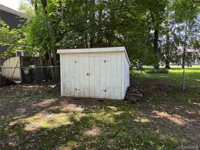 Storage shed | Image 4