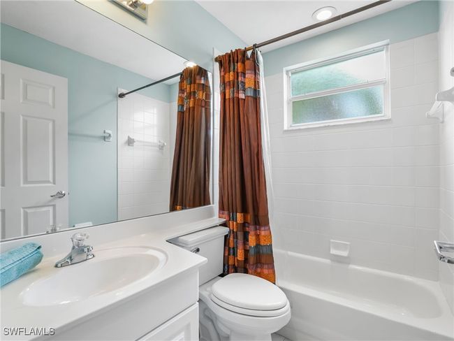 APT-202 - 1170 Partridge Ln, Condo with 2 bedrooms, 2 bathrooms and null parking in NAPLES FL | Image 23