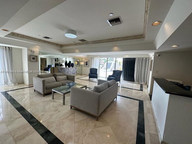 APT-810 - 2625 Collins Ave, Condo with 1 bedrooms, 2 bathrooms and null parking in Miami Beach FL | Image 30