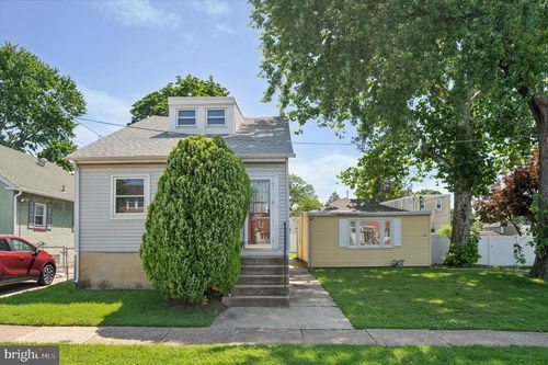228 Carre Ave, ESSINGTON, PA, 19029-1402 | Card Image